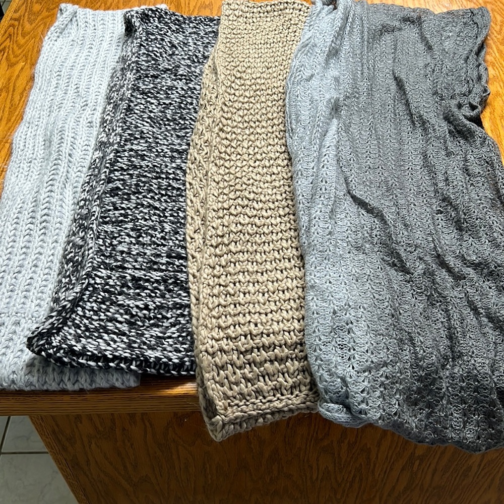 Lot of 4 Infinity Scarves